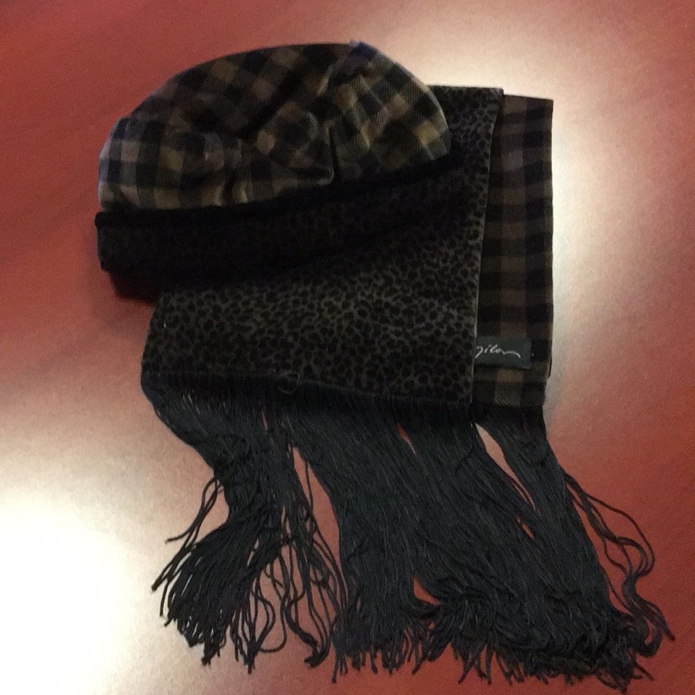 Milton reversible scarf and hat